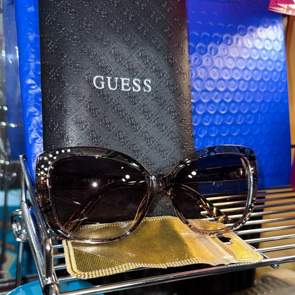 Guess Women's Elegant Black Sunglasses